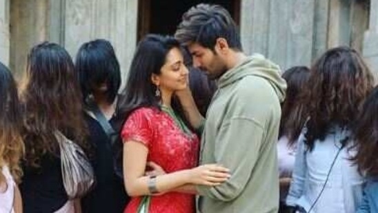 Kartik Aaryan and Kiara Advani in Bhool Bhulaiyaa 2.