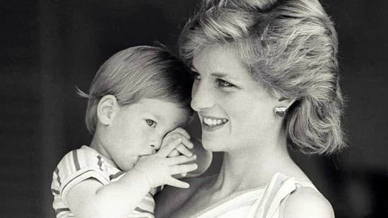 Britain's Princess Diana holds Prince Harry during a morning picture session at Marivent Palace, Spain, August 9, 1988. (Reuters File Photo) Britain's Princess Diana holds Prince Harry during a morning picture session at Marivent Palace, Spain, August 9, 1988. (Reuters File Photo)