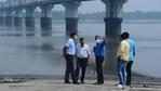 Police officers inspect area where Mansukh Hiran's body was found.(Praful Gangurde /HT File Photo ) Police officers inspect area where Mansukh Hiran's body was found.(Praful Gangurde /HT File Photo )