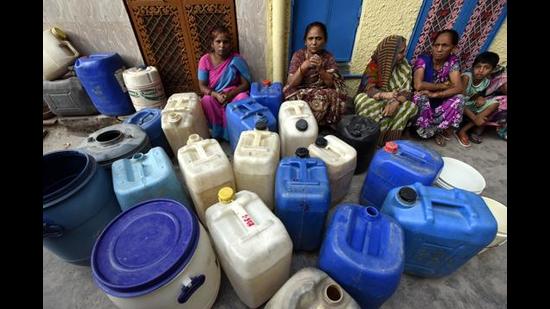 Even 74 years after Independence, over 60% of Indians do not have piped drinking water. The country is the largest extractor of groundwater; it extracts about 24 billion cubic meters of groundwater to cater to 85% of its drinking water needs (Sonu Mehta/HT PHOTO) Even 74 years after Independence, over 60% of Indians do not have piped drinking water. The country is the largest extractor of groundwater; it extracts about 24 billion cubic meters of groundwater to cater to 85% of its drinking water needs (Sonu Mehta/HT PHOTO)
