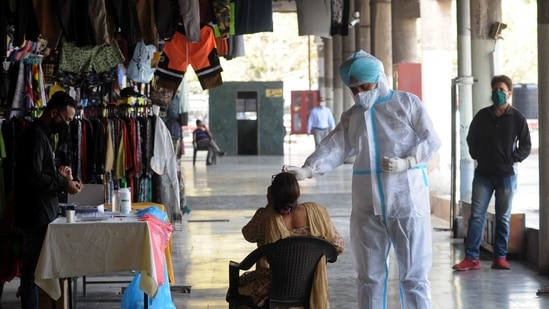 A health worker collects a swab sample for Covid-19 test, at ISBT 17, in Chandigarh, on March 20. According to the Union health ministry, India on March 21 recorded 43,846 infections of coronavirus disease (Covid-19), pushing the cumulative tally past 11,599,130.(Ravi Kumar / HT Photo)