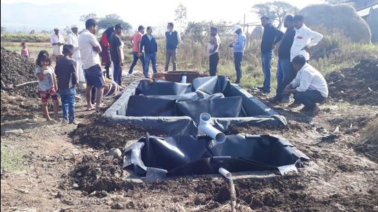 Local villagers and Raintree Foundation working for the biogas plant at Velhe Taluka (HT PHOTO) Local villagers and Raintree Foundation working for the biogas plant at Velhe Taluka (HT PHOTO)