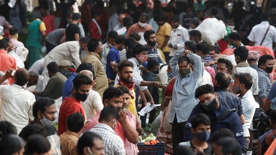 People are seen at a crowded market amidst the spread of the coronavirus disease (Covid-19) in Mumbai, India, March 19, 2021. (Reuters)