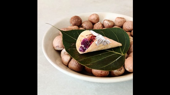 This particular paan is made with an outer casing of filo pastry, filled with paan gel, home made ‘desi gulab’ gulkand and kattha essence. This particular paan is made with an outer casing of filo pastry, filled with paan gel, home made ‘desi gulab’ gulkand and kattha essence.