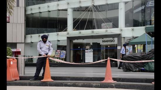 A closed mall on Ferozepur Road in Ludhiana on Sunday. (Harsimar Pal Singh/HT) A closed mall on Ferozepur Road in Ludhiana on Sunday. (Harsimar Pal Singh/HT)