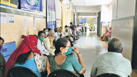 Senior citizens wait in a queue to get vaccinated at Kamala Nehru hospital, Mangalwarpeth on March 15, 2021. Though many readers agree for vaccination for all, they underline the importance of high-risk groups being covered first. (Kalpesh Nukte/HT PHOTO) Senior citizens wait in a queue to get vaccinated at Kamala Nehru hospital, Mangalwarpeth on March 15, 2021. Though many readers agree for vaccination for all, they underline the importance of high-risk groups being covered first. (Kalpesh Nukte/HT PHOTO)