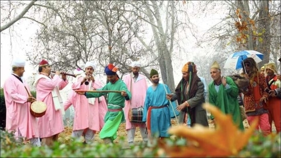 Folk theatre workshops train youth to revive culture of Kashmir valley(Twitter/ReimagineK)