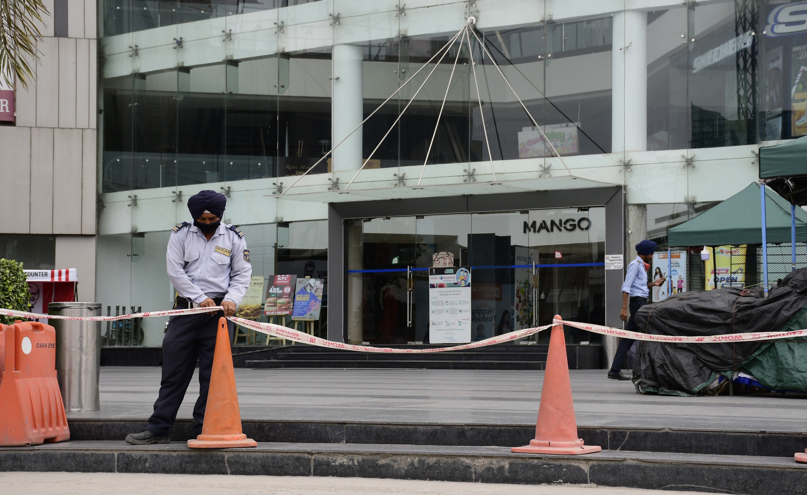 A closed mall on Ferozepur Road in Ludhiana on Sunday. (Harsimar Pal Singh/HT) A closed mall on Ferozepur Road in Ludhiana on Sunday. (Harsimar Pal Singh/HT)