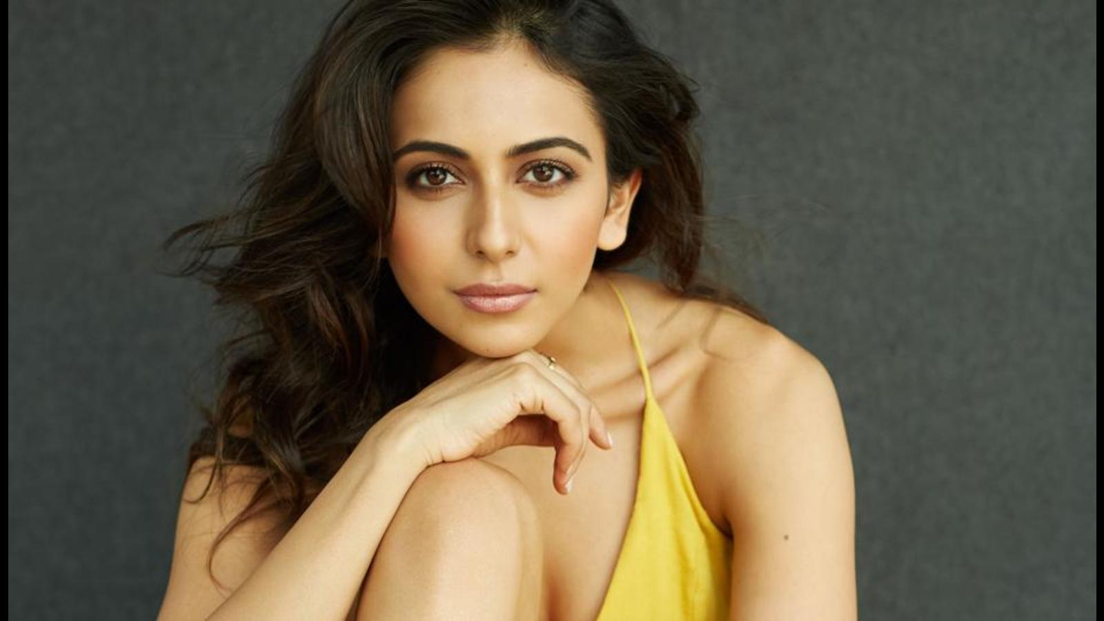 Rakul Preet Singh Hoping 2021 Brings Back The Theatre Going Audience Bollywood Hindustan Times 2676