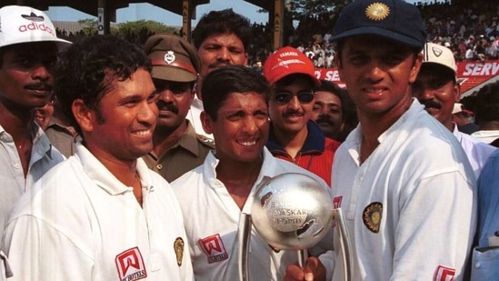 From Left: Sachin Tendulkar, SS Das and Rahul Dravid with the Border-Gavaskar Trophy. (Hindustan Times/Getty Images) From Left: Sachin Tendulkar, SS Das and Rahul Dravid with the Border-Gavaskar Trophy. (Hindustan Times/Getty Images)