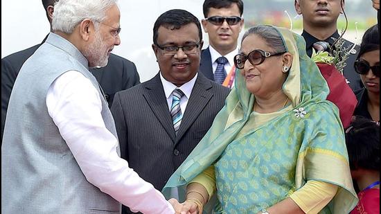 Prime Minister Narendra Modi is received by his Bangladeshi counterpart, Sheikh Hasina Wajid, at the Hazrat Shahjalal International Airport in Dhaka. (AFP Photo)