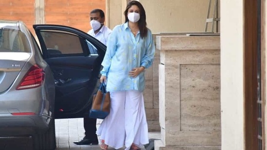 She completed this look with a blue and brown top-handle bag and pair of strappy flat sandals.(Varinder Chawla)