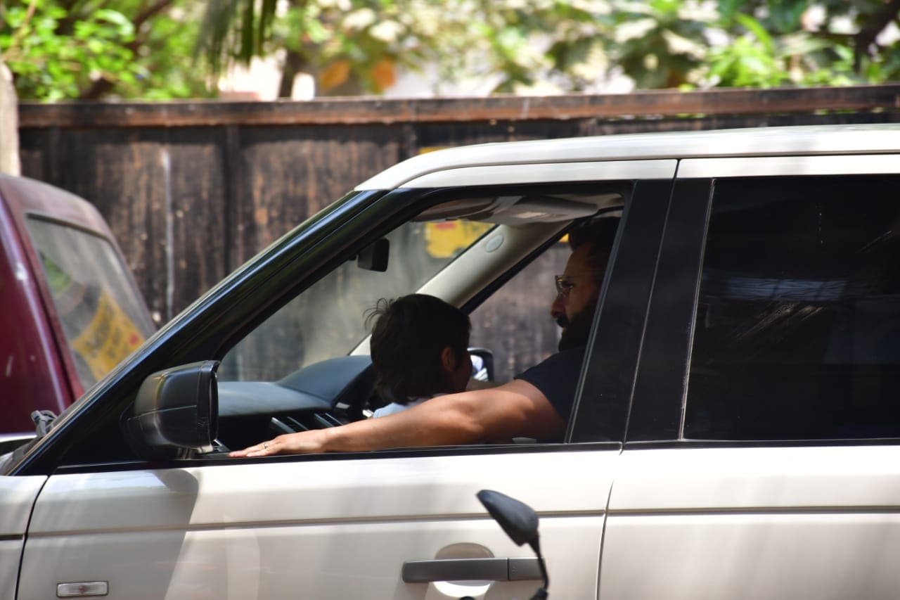 Saif Ali Khan with his son Taimur, clicked by the paparazzi. (Varinder Chawla) Saif Ali Khan with his son Taimur, clicked by the paparazzi. (Varinder Chawla)