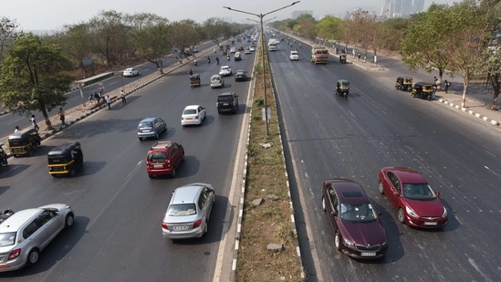 Traffic back on the Eastern Express Highway, nearly a year after the Covid-19 induced lockdown, on March 23.(Satish Bate / HT Photo)