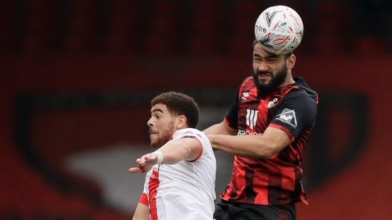 Southampton's Che Adams, left, and Bournemouth's Cameron Carter-Vickers challenge for the ball during the English FA Cup quarterfinal soccer match between Bournemouth and Southampton at Vitality Stadium in Bournemouth, England, Saturday, March 20, 2021. (AP Photo/Kirsty Wigglesworth) (AP) Southampton's Che Adams, left, and Bournemouth's Cameron Carter-Vickers challenge for the ball during the English FA Cup quarterfinal soccer match between Bournemouth and Southampton at Vitality Stadium in Bournemouth, England, Saturday, March 20, 2021. (AP Photo/Kirsty Wigglesworth) (AP)