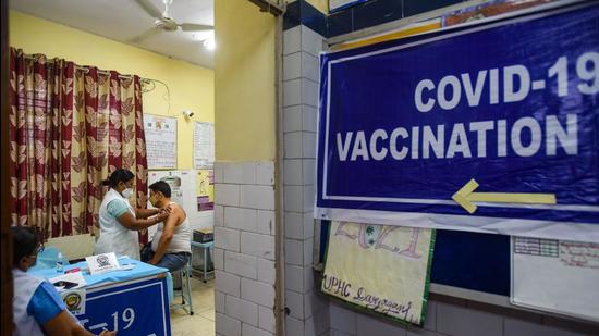 Health experts said the vaccine was meant to decrease the severity of the disease and reduce fatalities. (HT PHOTO) Health experts said the vaccine was meant to decrease the severity of the disease and reduce fatalities. (HT PHOTO)