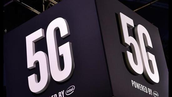 (FILES) In this file photo taken on January 9, 2018, signage for 5G technology is displayed at the Intel booth during CES 2018 at the Las Vegas Convention Center in Las Vegas, Nevada. China is slightly ahead of South Korea and the United States in the race to develop fifth generation wireless networks, or 5G, a US study showed on April 16, 2018. / AFP PHOTO / GETTY IMAGES NORTH AMERICA / David Becker (AFP)