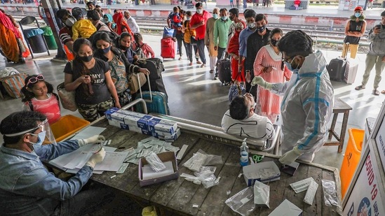 The coronavirus cases in several states are showing an upward trend, the top five states being Maharashtra, Punjab, Karnataka, Gujarat and Tamil Nadu.(PTI) The coronavirus cases in several states are showing an upward trend, the top five states being Maharashtra, Punjab, Karnataka, Gujarat and Tamil Nadu.(PTI)