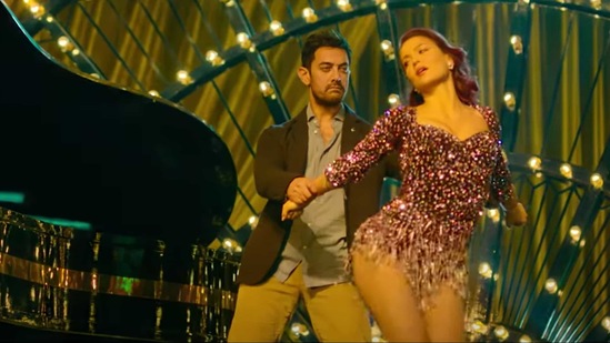 Aamir Khan with Elli AvrRam in Har Funn Maula.