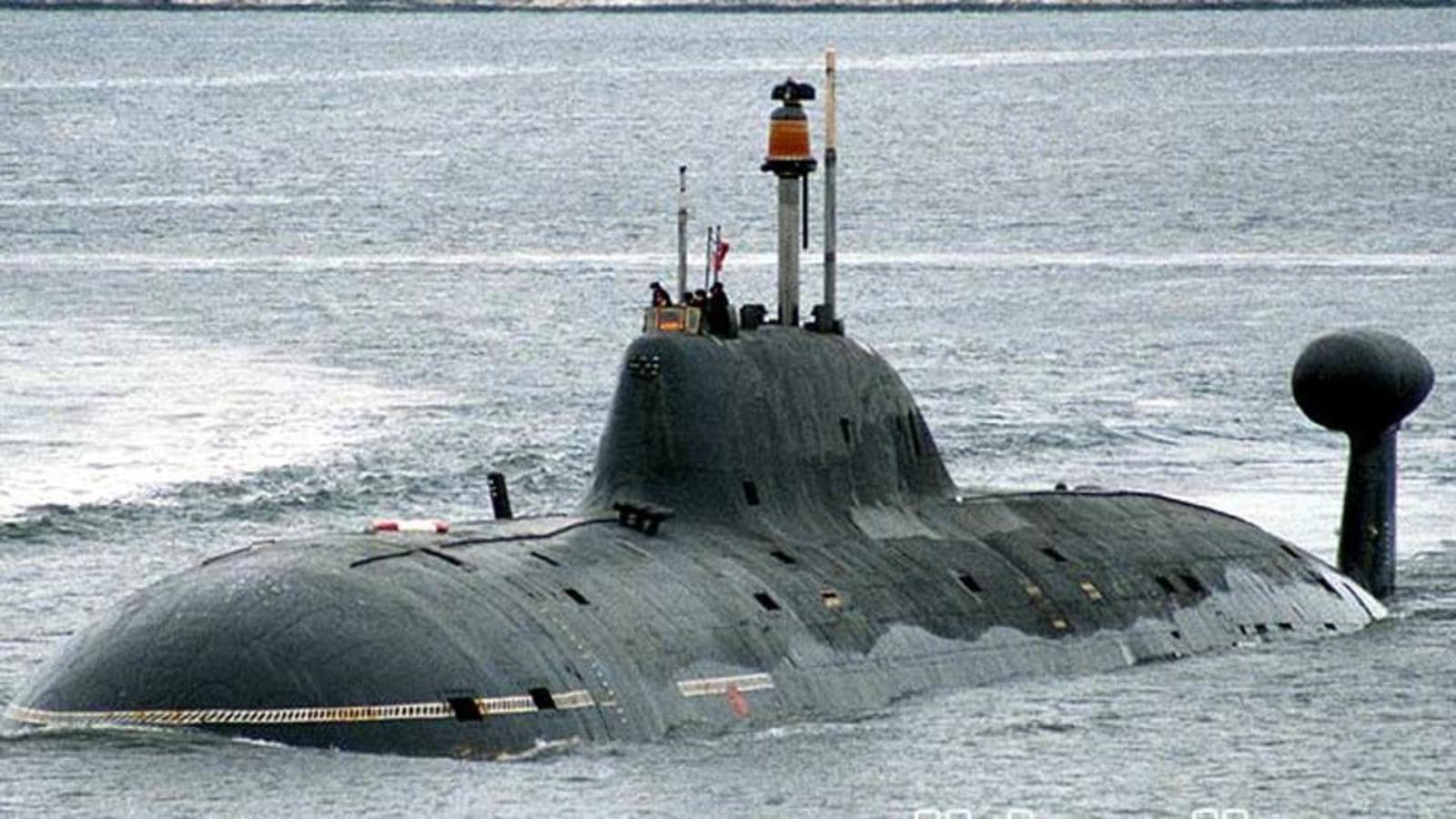 Photo] Men of US Navy Submarine Squadron 5 keeping score of