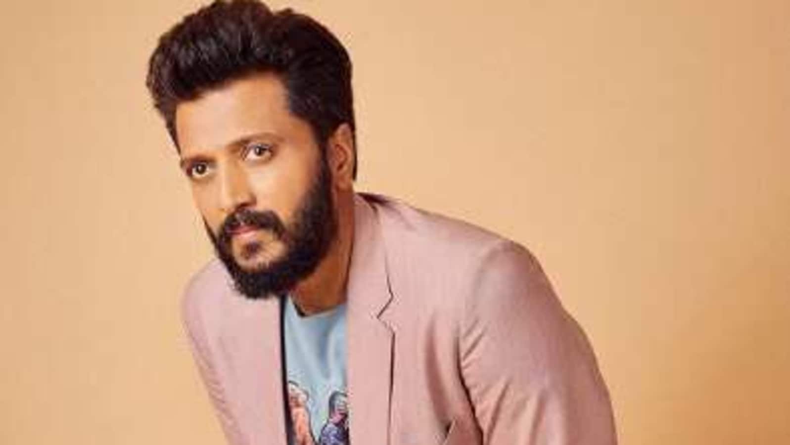 Riteish Deshmukh debuts new look, drops hint about new film. See pic here |  Bollywood - Hindustan Times