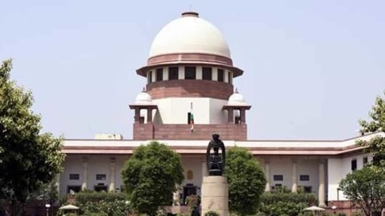 The Supreme Court asked Singh to approach the Bombay high court for a Central Bureau of Investigation probe against Deshmukh for allegedly running a “money collection scheme” through the police, the subject of a plea by the former top cop in the apex court. (HT file photo) The Supreme Court asked Singh to approach the Bombay high court for a Central Bureau of Investigation probe against Deshmukh for allegedly running a “money collection scheme” through the police, the subject of a plea by the former top cop in the apex court. (HT file photo)
