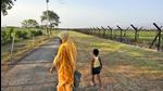 Fence at Indo-Bangladesh Petropol border at Benapole, in West Bengal. (HT Archive) Fence at Indo-Bangladesh Petropol border at Benapole, in West Bengal. (HT Archive)