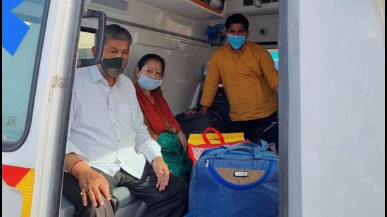 Former Uttarakhand CM Harish Rawat being airlifted from Dehradun to AIIMS Delhi on Thursday. CM Tirath Singh Rawat gave instructions that he should be taken in an air ambulance after doctors at Dehradun Hospital referred him to AIIMS Delhi given his age and comorbidities. (HT PHOTO.) Former Uttarakhand CM Harish Rawat being airlifted from Dehradun to AIIMS Delhi on Thursday. CM Tirath Singh Rawat gave instructions that he should be taken in an air ambulance after doctors at Dehradun Hospital referred him to AIIMS Delhi given his age and comorbidities. (HT PHOTO.)