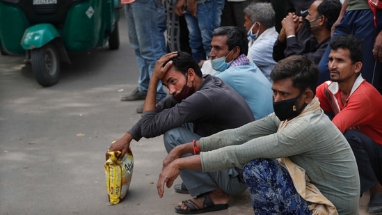 Mumbai, too, reported its highest-ever spike of 5,504 new infections, breaking its Wednesday's record of 5,185 fresh infections.(Manish Swarup/AP)