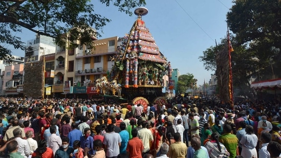 Devotees pull a chariot carrying Hindu deity Kapaleeswarar during an annual chariot festival, amidst the spread of the coronavirus disease (Covid-19), in Chennai, India, March 25, 2021. (Reuters)