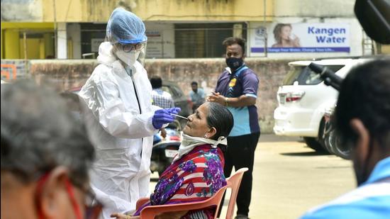 A healthcare worker conducts rapid antigen test of a resident in Parel, Mumbai. (HT FILE)