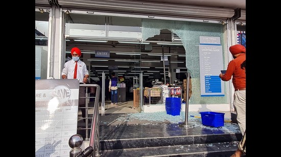 The shopping mall is situated opposite the residence of senior superintendent of police, Tarn Taran. (HT photo) The shopping mall is situated opposite the residence of senior superintendent of police, Tarn Taran. (HT photo)