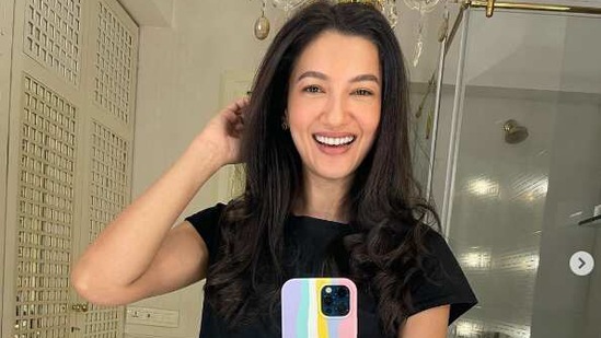 Gauahar Khan asks fans to give their parents 'a tight hug'. Source: Instagram/gauaharkhan