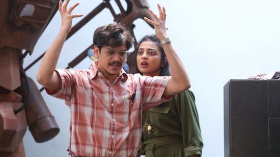 OK Computer review: Vijay Varma and Radhika Apte in one of their many scenes of bickering.