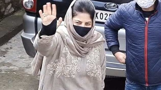 Former chief Minister Mehbooba Mufti arrives at directorate of enforcement department in Srinagar.(HT Photo) Former chief Minister Mehbooba Mufti arrives at directorate of enforcement department in Srinagar.(HT Photo)