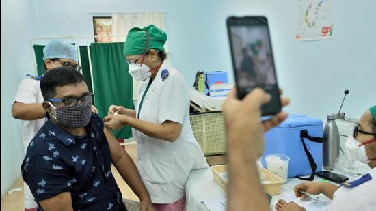 A citizen gets vaccinated against Covid-19 at Rajawadi Hospital in Mumbai. (HT FILE) A citizen gets vaccinated against Covid-19 at Rajawadi Hospital in Mumbai. (HT FILE)