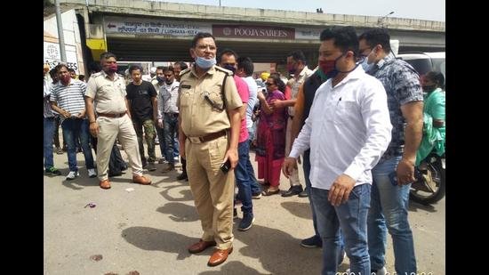 Police at the site of the shooting at Kalka Chowk in Ambala City on Thursday afternoon. (HT Photo) Police at the site of the shooting at Kalka Chowk in Ambala City on Thursday afternoon. (HT Photo)