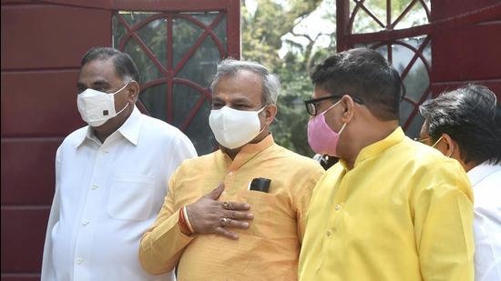 Delhi BJP president Adesh Gupta, LoP Ramvir Singh Bidhuri along with other senior leaders after meeting with L-G Anil Baijal, regarding the new excise policy, in New Delhi on March 25. (PTI)