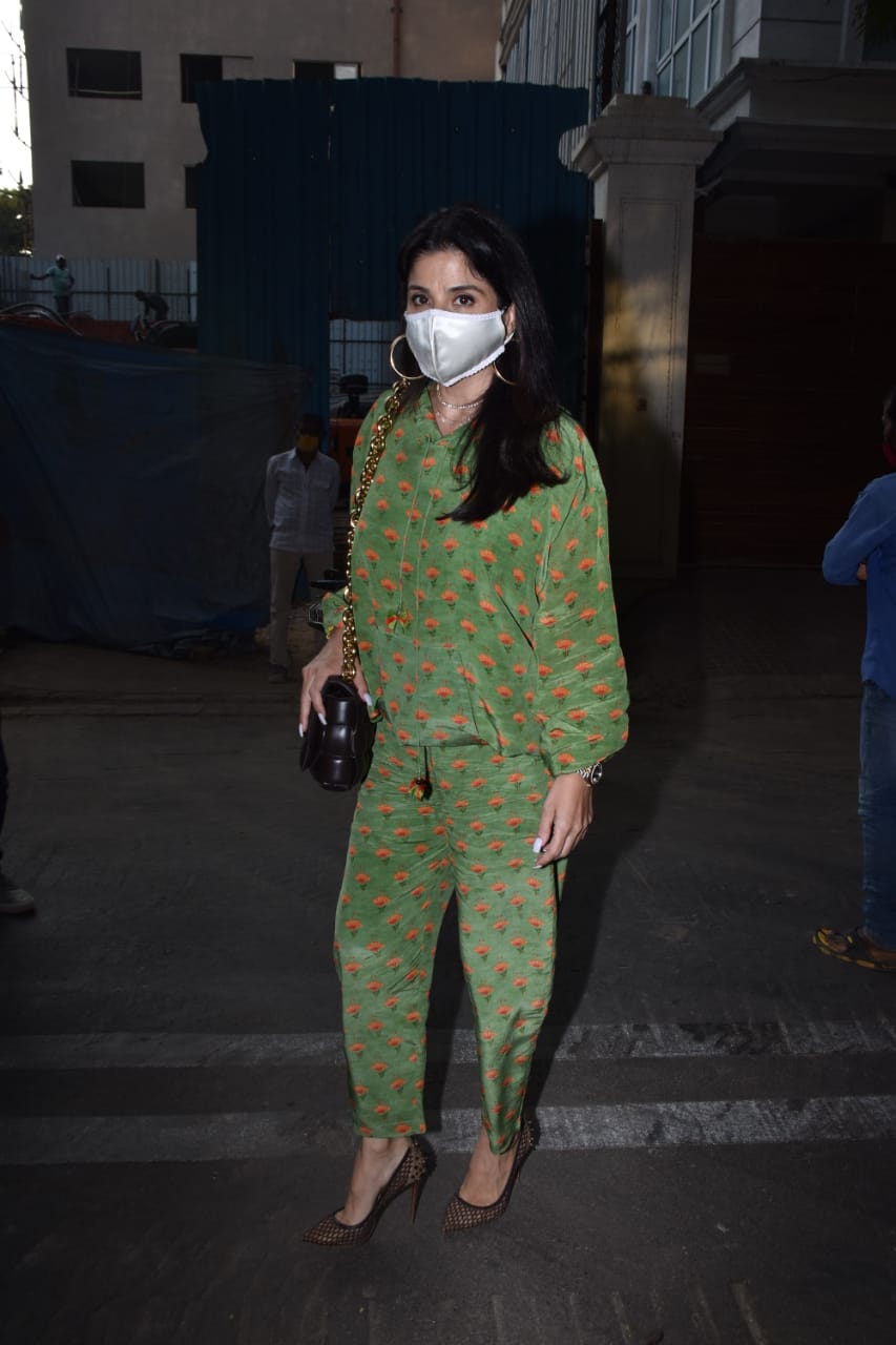 Maheep Kapoor at Anil Kapoor's house. Maheep Kapoor at Anil Kapoor's house.