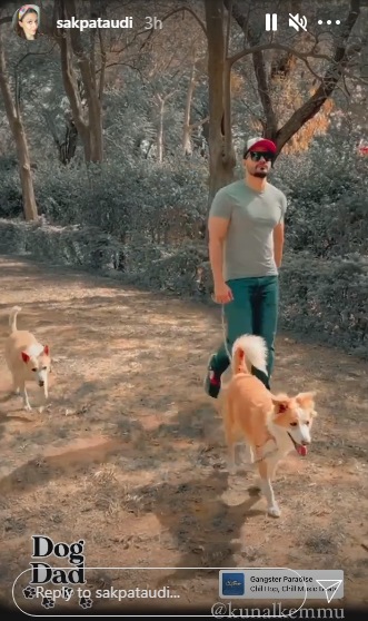 Kunal is seen with their two dogs-- Mishti and Nimki. . (Source: Instagram/sakpataudi)