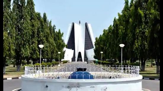 Punjabi university row: No end to deadlock as meet between V-C and officials remain inconclusive Punjabi university row: No end to deadlock as meet between V-C and officials remain inconclusive