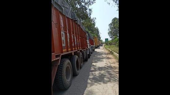 Trucks stranded along a highway in Ambala district on Friday after the roads were blocked by farmers and activists supporting the Bharat Bandh call against the three farm laws. (HT Photo) Trucks stranded along a highway in Ambala district on Friday after the roads were blocked by farmers and activists supporting the Bharat Bandh call against the three farm laws. (HT Photo)