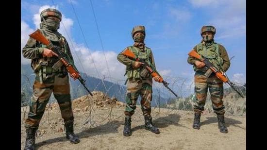 Indian army's women soldiers patrol Sadhna Pass in Kupwara district of J&K. (File photo) Indian army's women soldiers patrol Sadhna Pass in Kupwara district of J&K. (File photo)