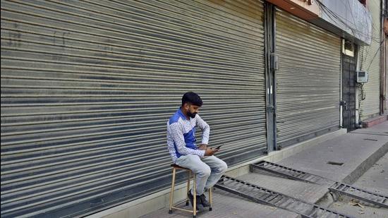 Markets in Model Town, Dugri, Ghumar Mandi, BRS Nagar, and Pink Plaza among others stayed closed till 6pm. (Gurpreet Singh/Hindustan Times) Markets in Model Town, Dugri, Ghumar Mandi, BRS Nagar, and Pink Plaza among others stayed closed till 6pm. (Gurpreet Singh/Hindustan Times)