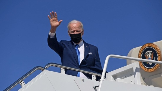 US President Joe Biden waves as he boards Air Force One at Joint Base Andrews, Maryland on March 26, 2021. - Biden is travelling to Wilmington, Delaware for the weekend. (Photo by OLIVIER DOULIERY / AFP) (AFP) US President Joe Biden waves as he boards Air Force One at Joint Base Andrews, Maryland on March 26, 2021. - Biden is travelling to Wilmington, Delaware for the weekend. (Photo by OLIVIER DOULIERY / AFP) (AFP)