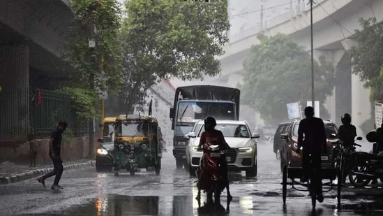 Commuters out in the rain as the capital gets its first monsoon shower, in Moti Bagh, New Delhi, India, on Wednesday, June 24, 2020(Sanjeev Verma/HT PHOTO)