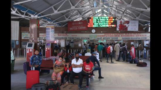 A family waiting for train services to resume at Bathinda railway station on Friday evening. (Sanjeev Kumar/HT) A family waiting for train services to resume at Bathinda railway station on Friday evening. (Sanjeev Kumar/HT)