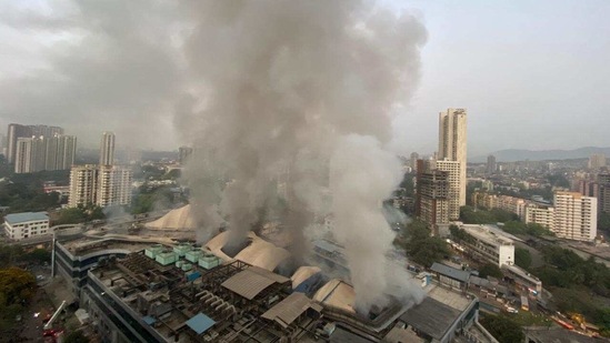 The firefighters are still trying to douse the blaze which started after midnight.(HT Photo/Pratik Chorge)