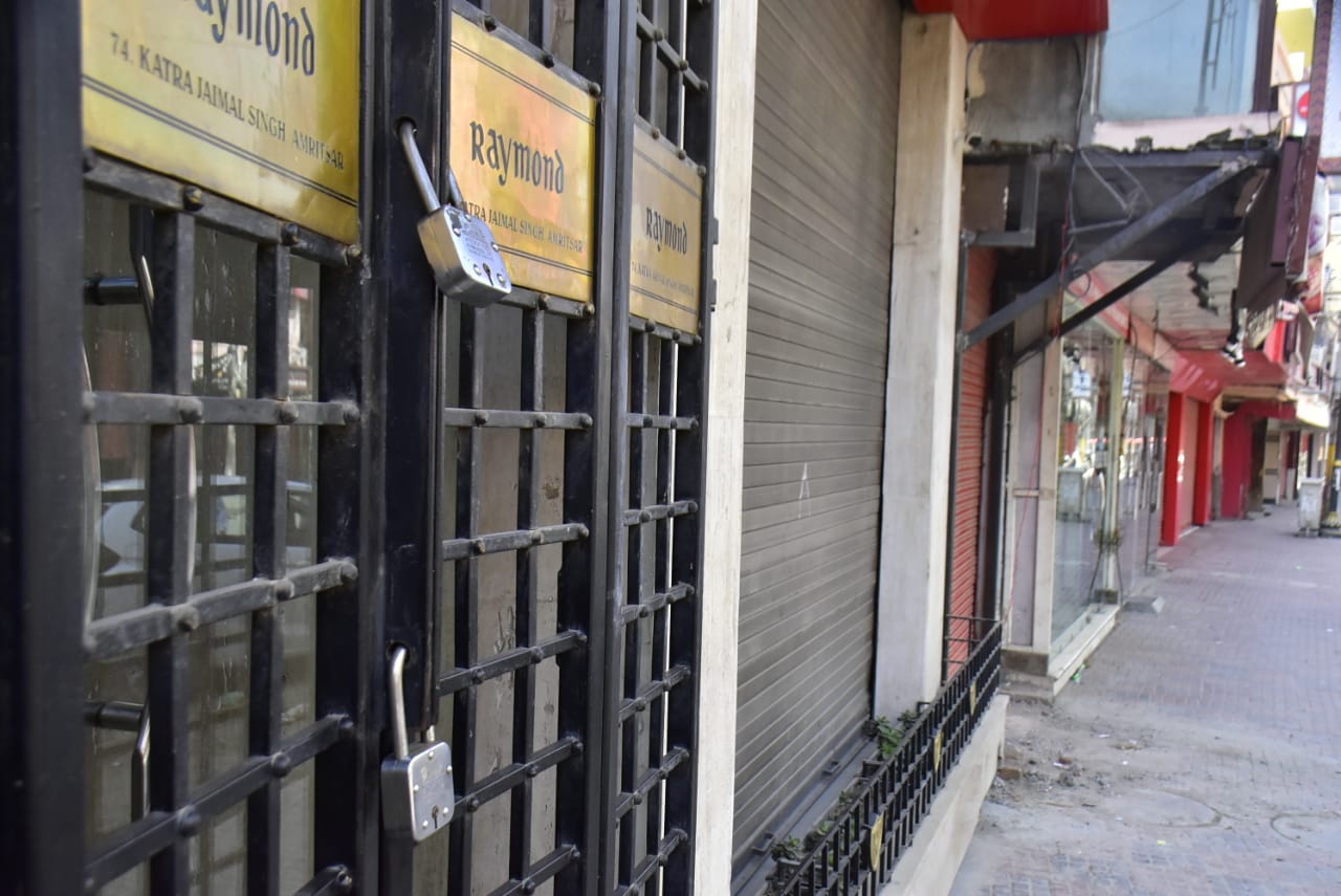 A view of the closed market in Amritsar on Friday. (Sameer Sehgal/HT Photo )