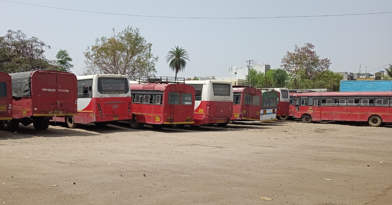Parked state transport busses and deserted look of bus stand during the lockdown in Beed, India, on Friday, March 26, 2021. (HT photo) Parked state transport busses and deserted look of bus stand during the lockdown in Beed, India, on Friday, March 26, 2021. (HT photo)